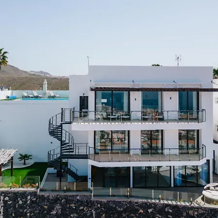 Touch The Sky In San Eugenio Villa *
